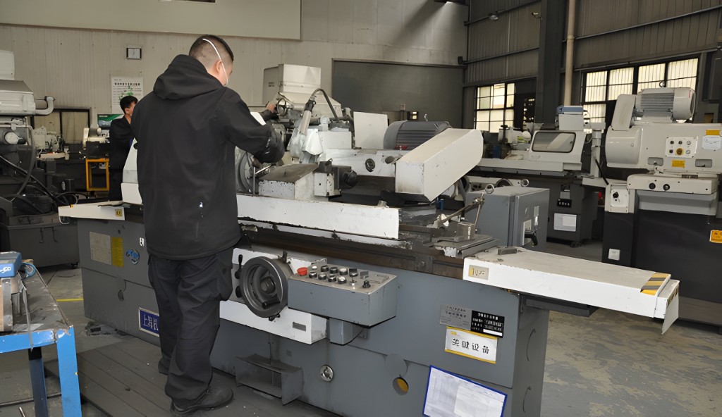 Operator at a grinding machine in the Orient Grind workshop